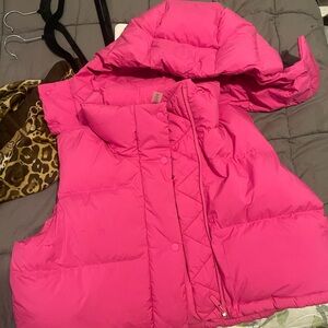 Lululemon cropped Bright Pink Puffer Vest